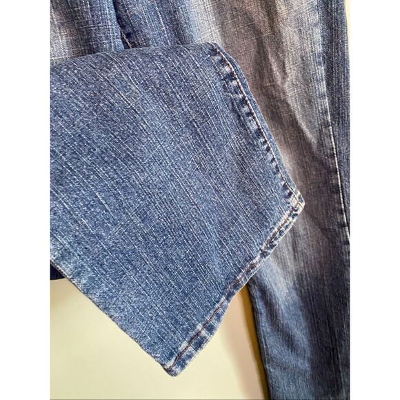 Levi’s Vintage Light Wash 515 Mid Rise Bootcut Jeans Size 10 - Picture 3 of 7